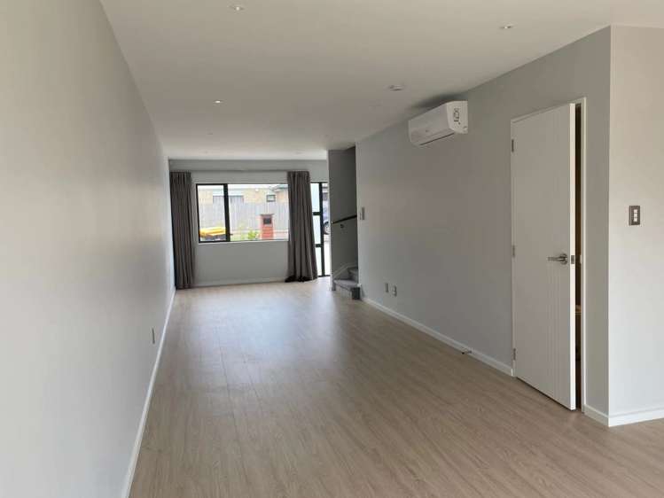 52 Bordeaux Parade Te Atatu South_13