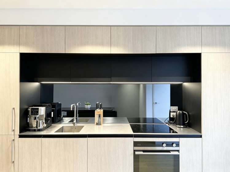 2/35 Kilmore Street_1