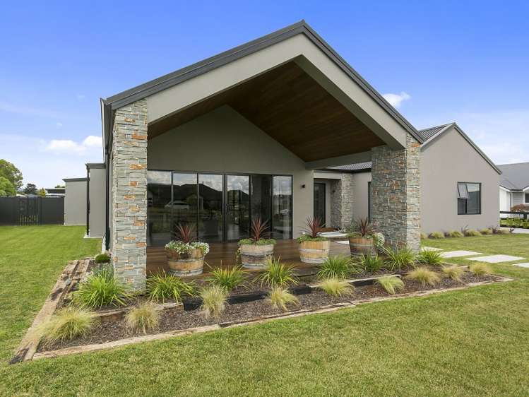 5 Alan Livingston Drive Cambridge_22