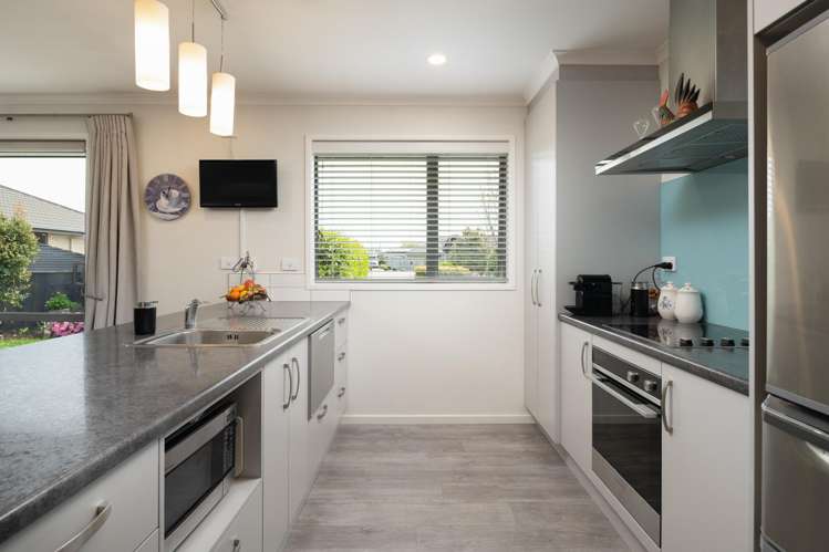 9 Korari Grove Redwoodtown_3