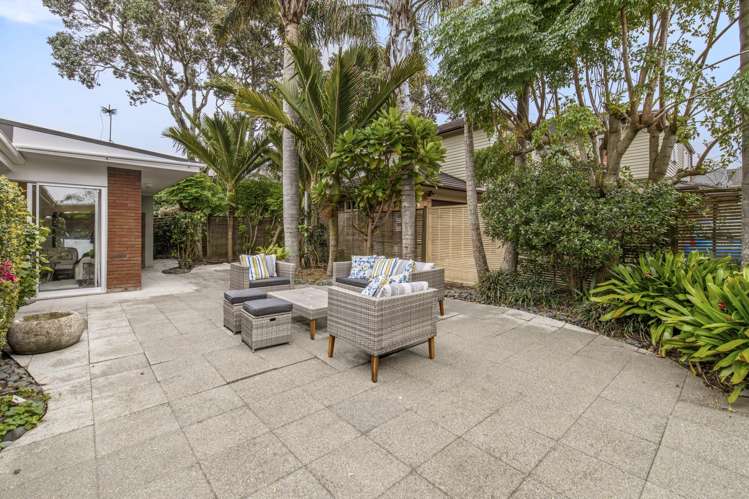 2/27a Eastern Beach Road Eastern Beach_11