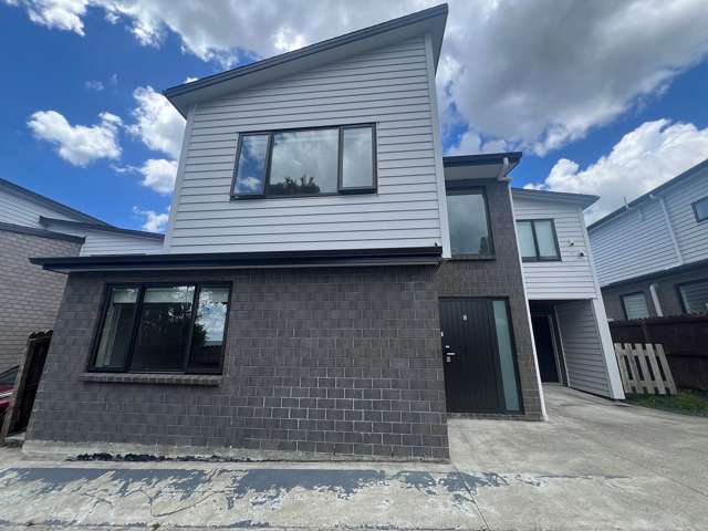 Near-New Large Family Home – Prime Blockhouse Bay