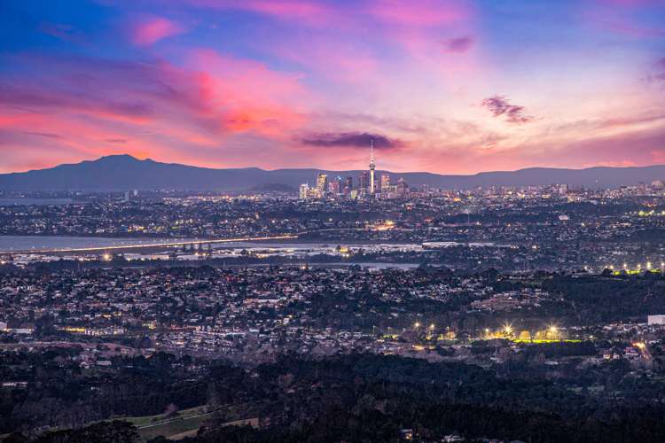 535 Scenic Drive Waiatarua_1