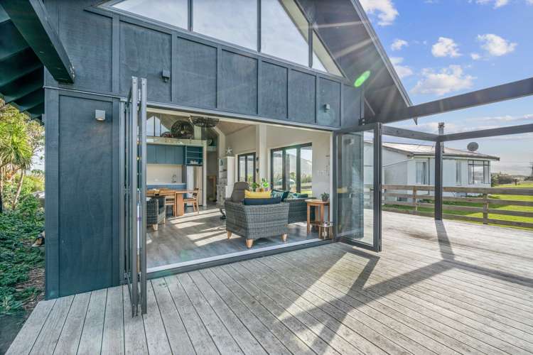497 Waikawacurio Bay Road Curio Bay Southland Houses for Sale