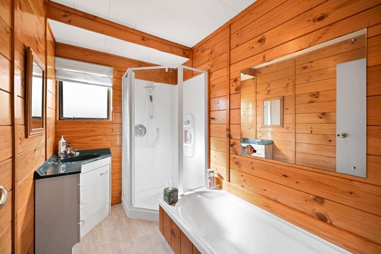 2 Emma Place Pukete_11