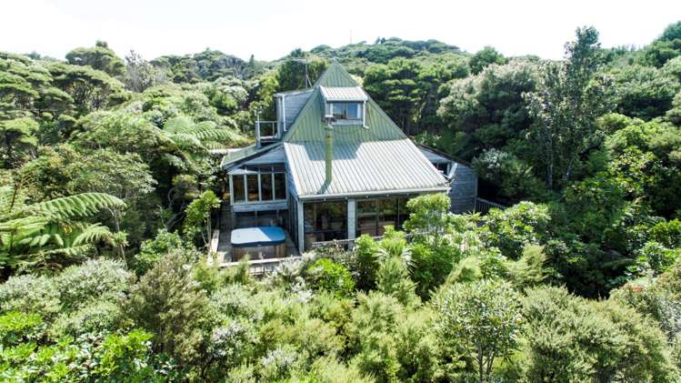 20 La Trobe Track Karekare_1