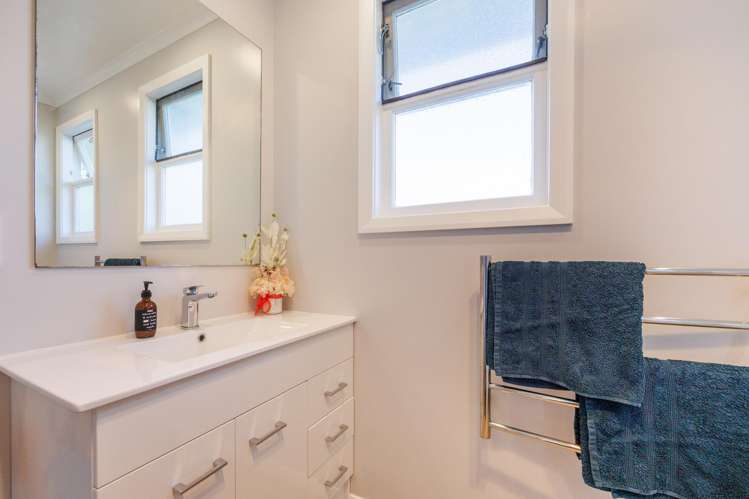 2 Lockhart Avenue Milson_14