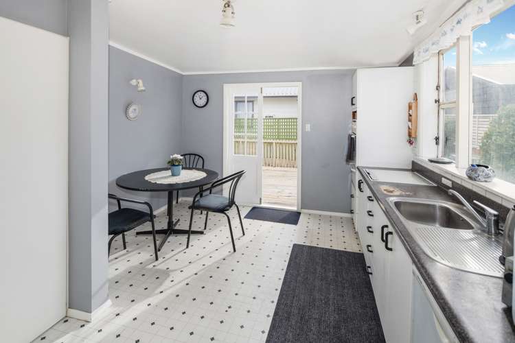 104 Apu Crescent Lyall Bay_7