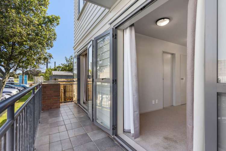 Ga/8 Crown Lynn Place New Lynn_6