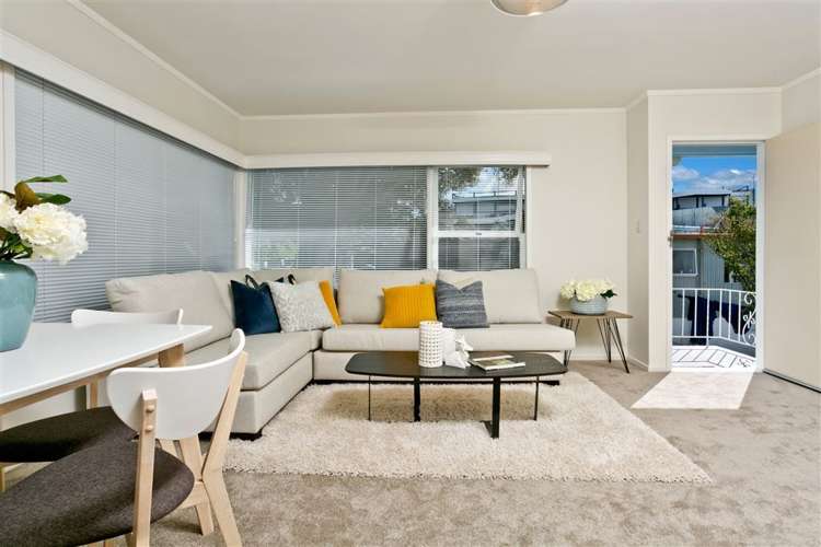 1/12 Downing Street Glenfield_2