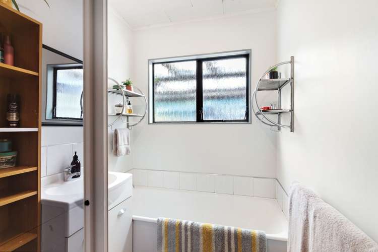 69 Murphy Street Toi Toi_12