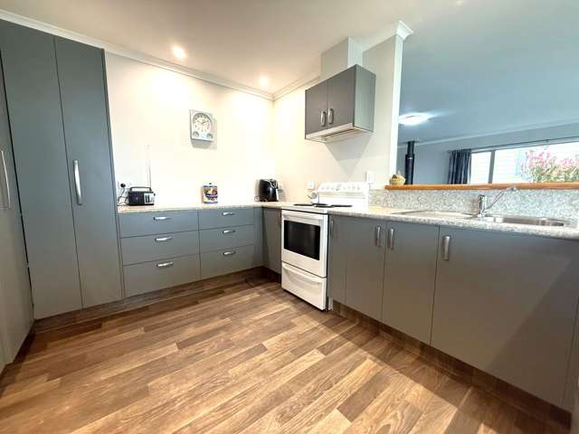 9 Esplanade Kaka Point_3