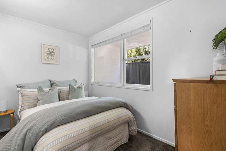 2/69a Landscape Road Mount Eden_10