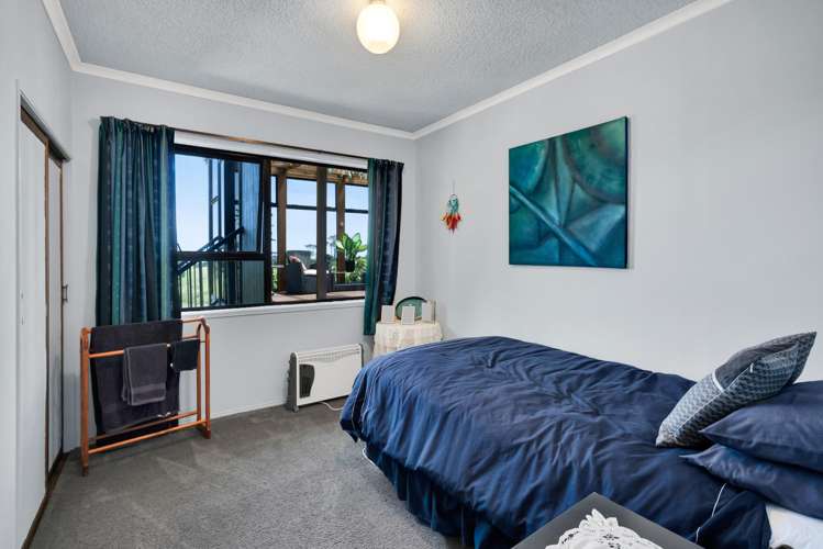 2 Waireka Road East Omata_16