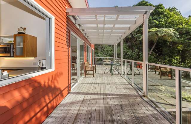 IMMACULATE, NEAR-NEW IN CENTRAL KARORI