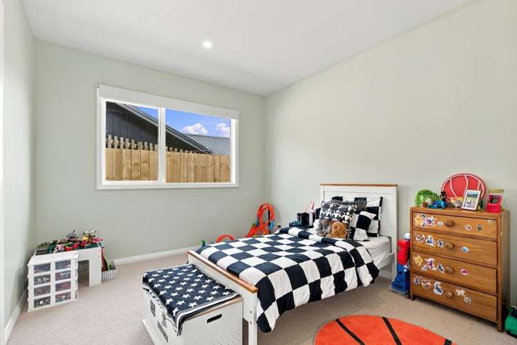 79 Whakaturou Crescent Pyes Pa_24