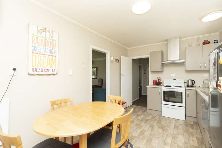 83 Montgomery Crescent Bader_9