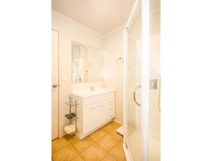 2f/1 Wadier Place Henderson_8