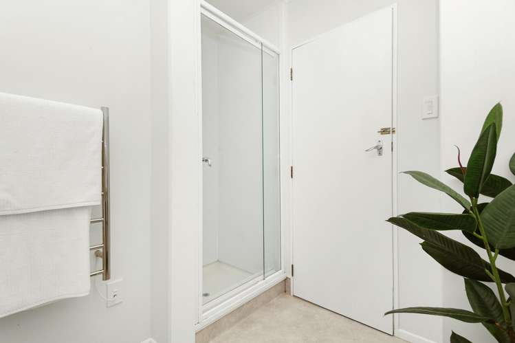 17 Gainsborough Grove Belmont_9