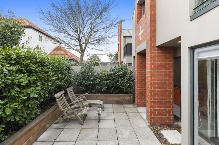 4/56 Hewitts Road Merivale_6