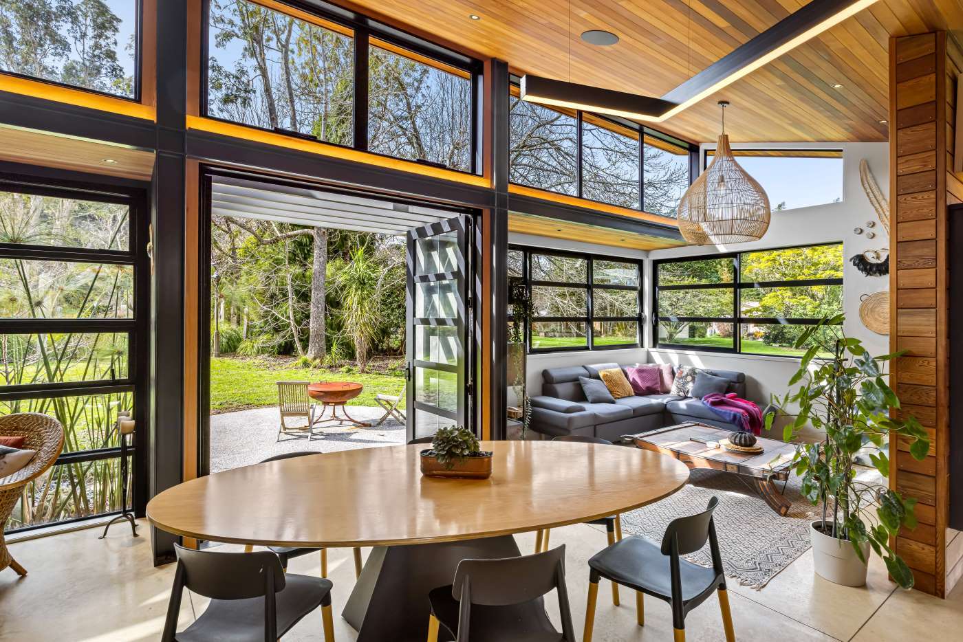 581 West Coast Road in Ōratia, Waitākere, Auckland