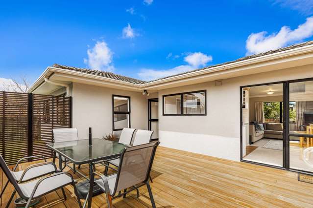 Freehold, 4 bedrooms, Fully Fenced – Must Be Sold!