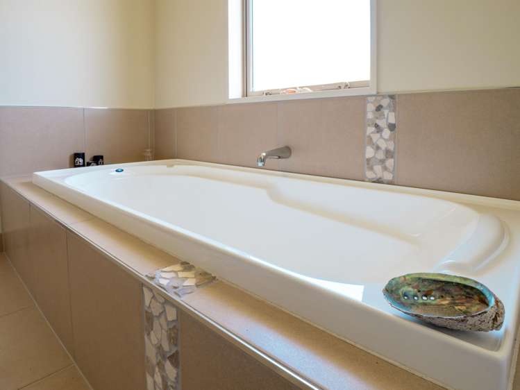 2 Kanuka Place Robinsons Bay_26