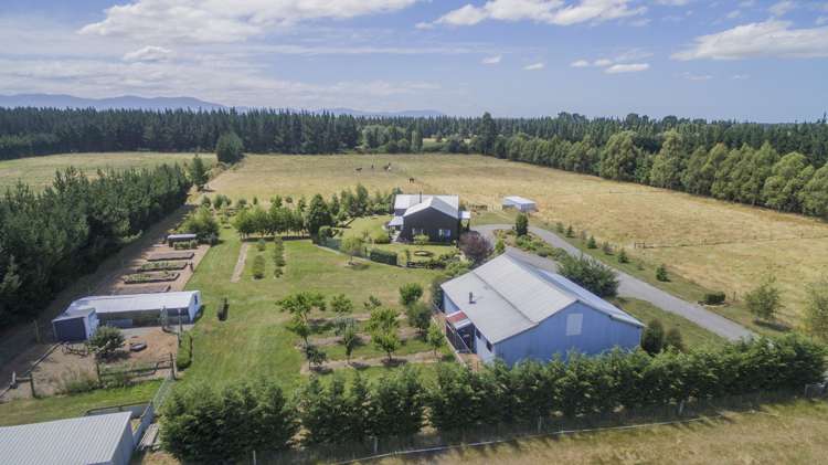 2570 South Eyre Road West Eyreton_13