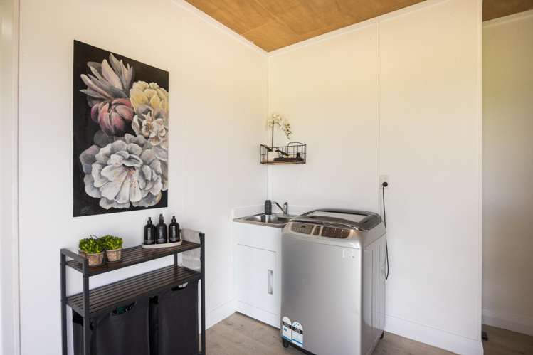 51 View Road Halcombe_23