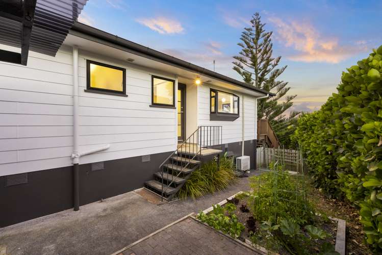 54 Solar Road Glen Eden_31