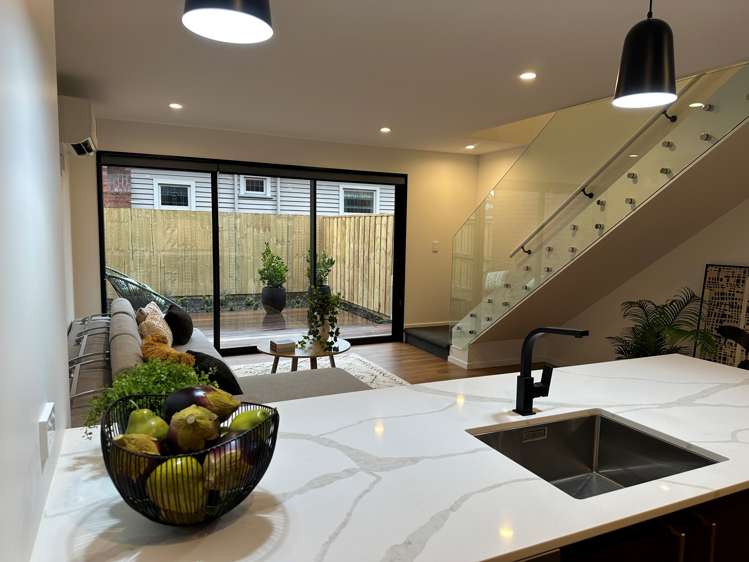 6/206 Geraldine Street Edgeware_2