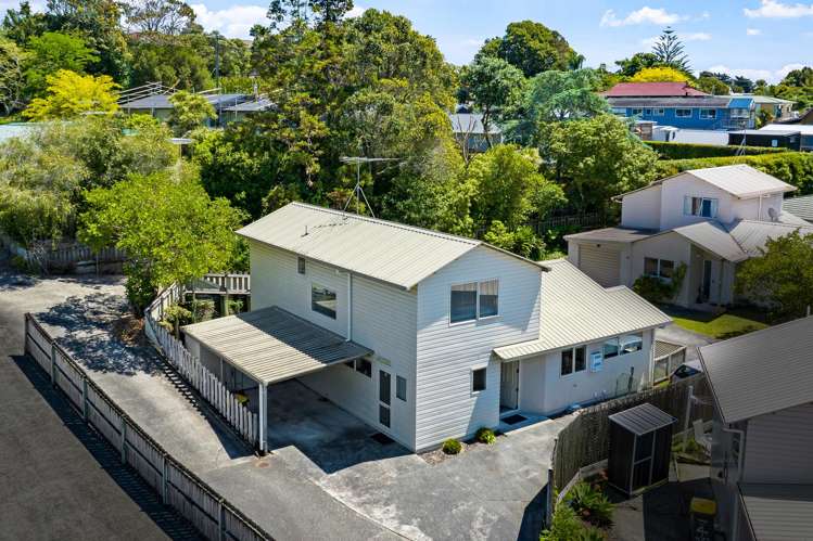 2/372 Whangaparaoa Road_0