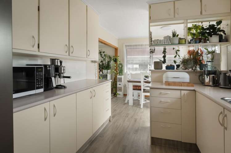 435 Fergusson Drive Thames_10