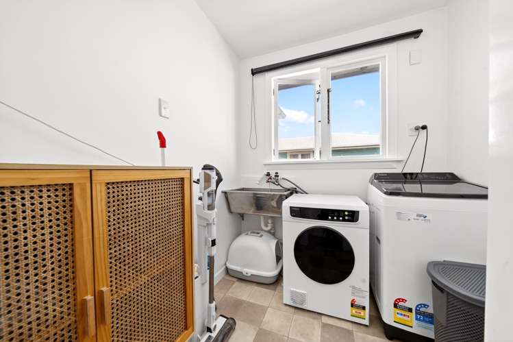 382 High Street South Carterton_21