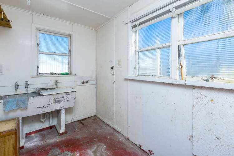 17 Beacon Hill Road Strathmore Park_16