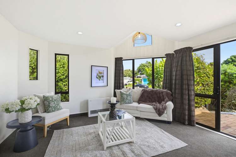 2/4 Richard Street Titahi Bay_4