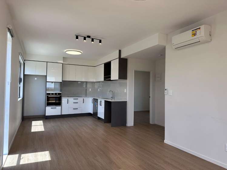 2/13 Blockhouse Bay Road 10016_1