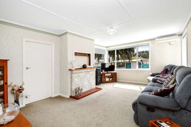 65 Strand Crescent Naenae_4