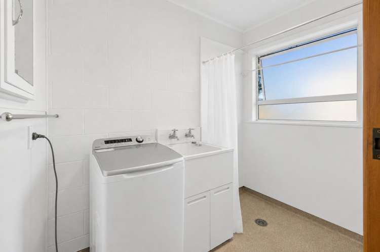 1/42 Egmont Street Hawera_11