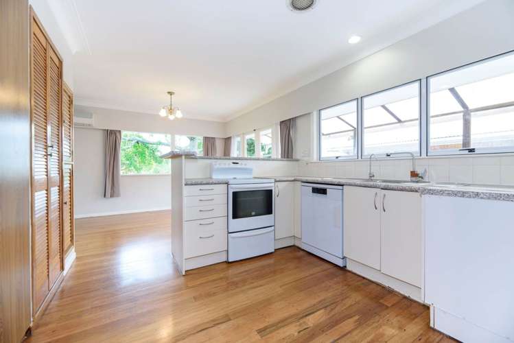 27 Tiroroa Avenue Te Atatu South_2