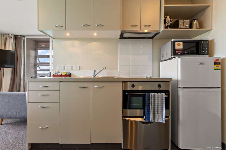 702/17 Amersham Way Manukau_6