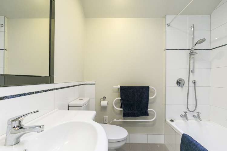 6/20 Thompson Street Mount Cook_6