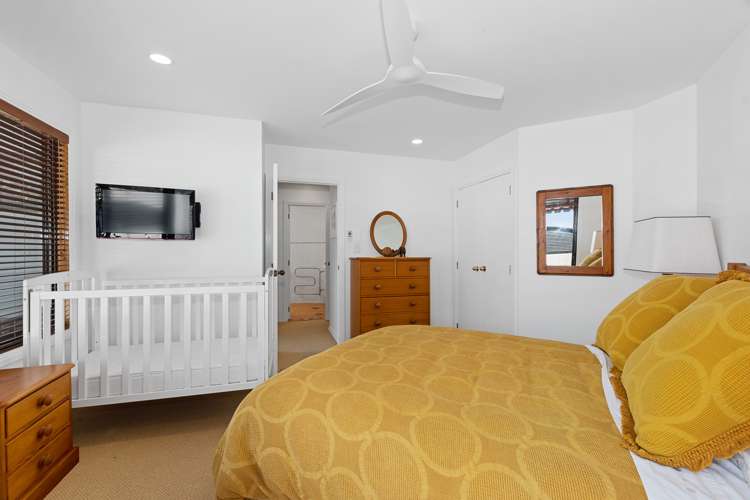 10 Breadalbane Place Langs Beach_17