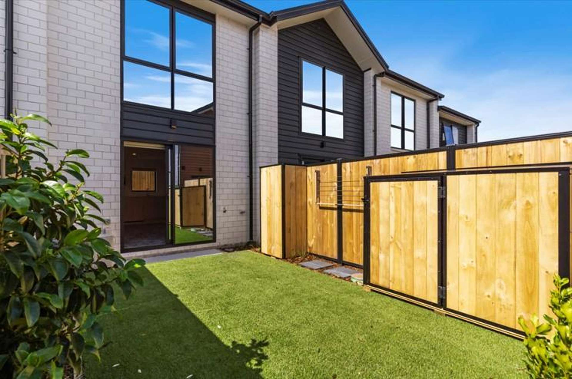 2/170 Don Buck Rd Massey_0