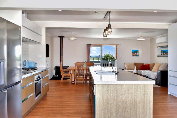 342 Pukehina Beach Road_1