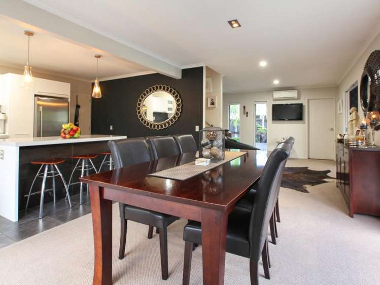 743 River Road Chartwell_3