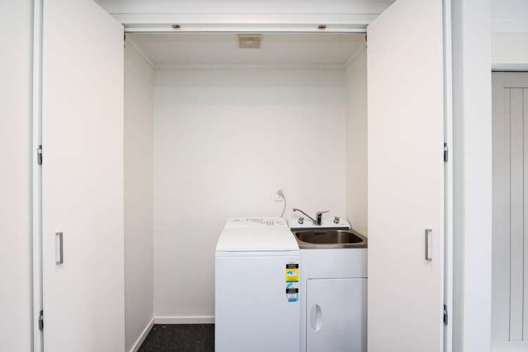 56 Exeter Crescent Takaro_14