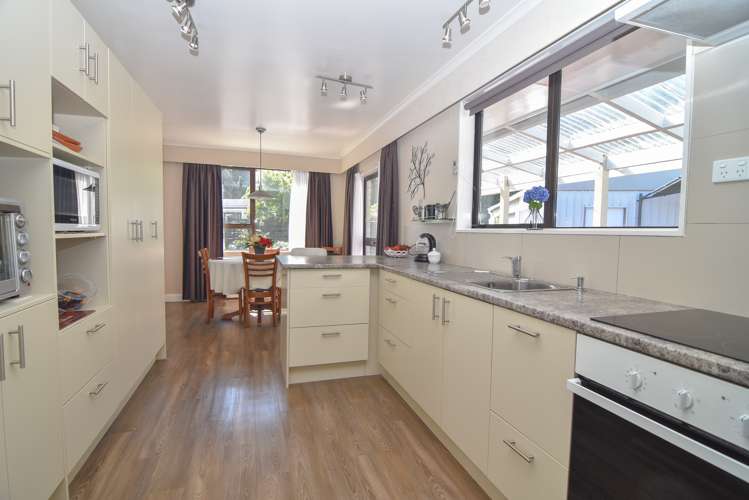 9 Deller Drive Carterton_6