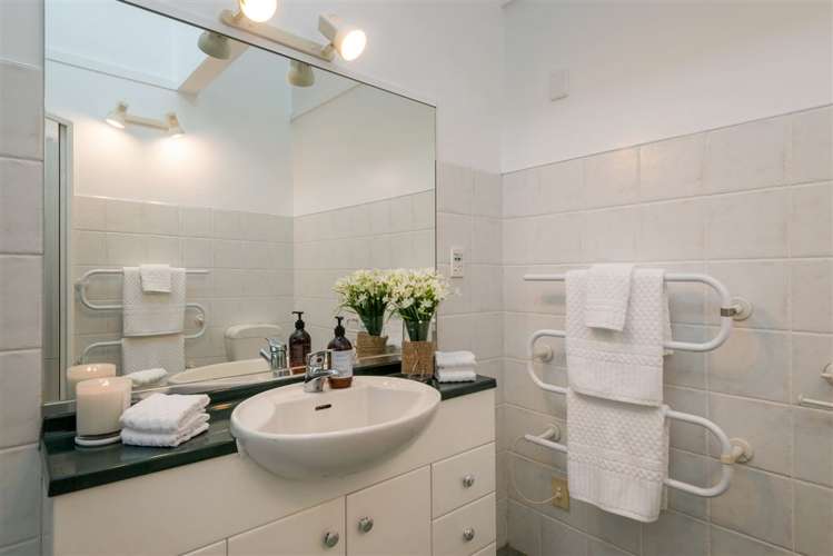 4/7 Lydia Avenue Northcote_13