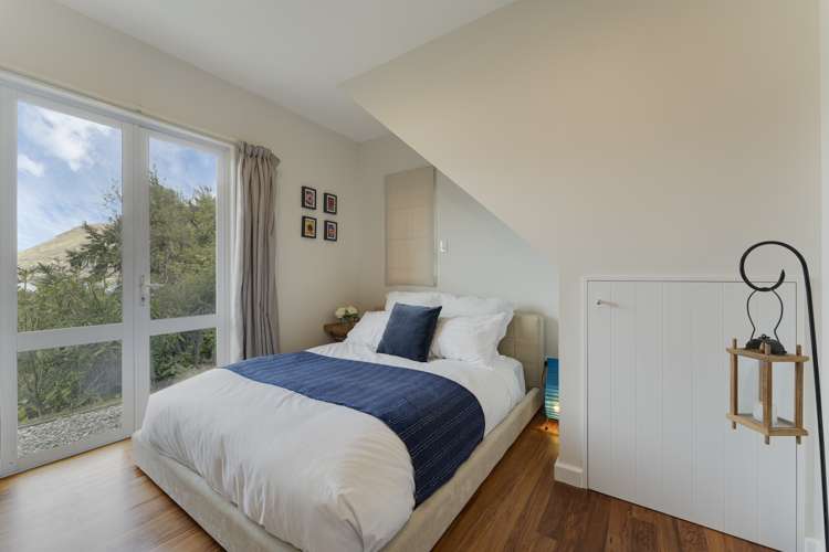 6 Matau Place Fernhill/Sunshine Bay_23